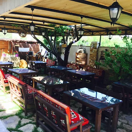 Ada Bed & Breakfast 2*