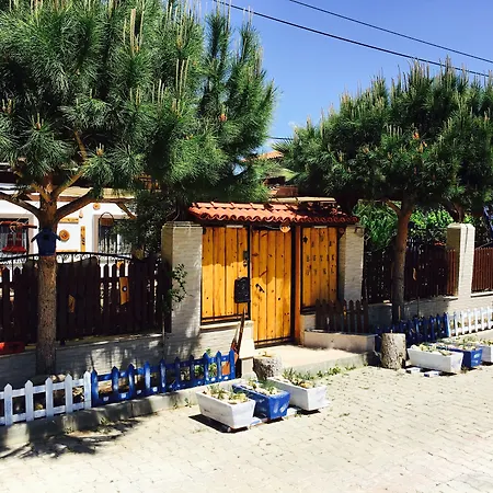 Ada Bed & Breakfast 2*