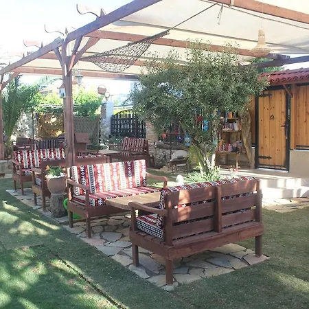 فندق مبيت وإفطار Ada