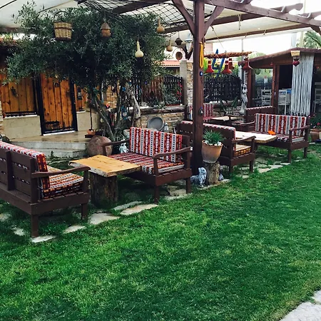 Ada Bed & Breakfast 2*